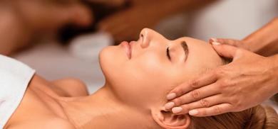 Massagem facial relaxante antes do grande dia